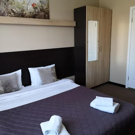 Orange Hotel 3*