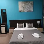Orange Hotel