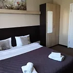 Orange Hotel 3*