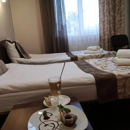 Hotel Orange Leópolis